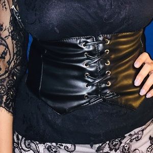 Black fashion high waisted belt